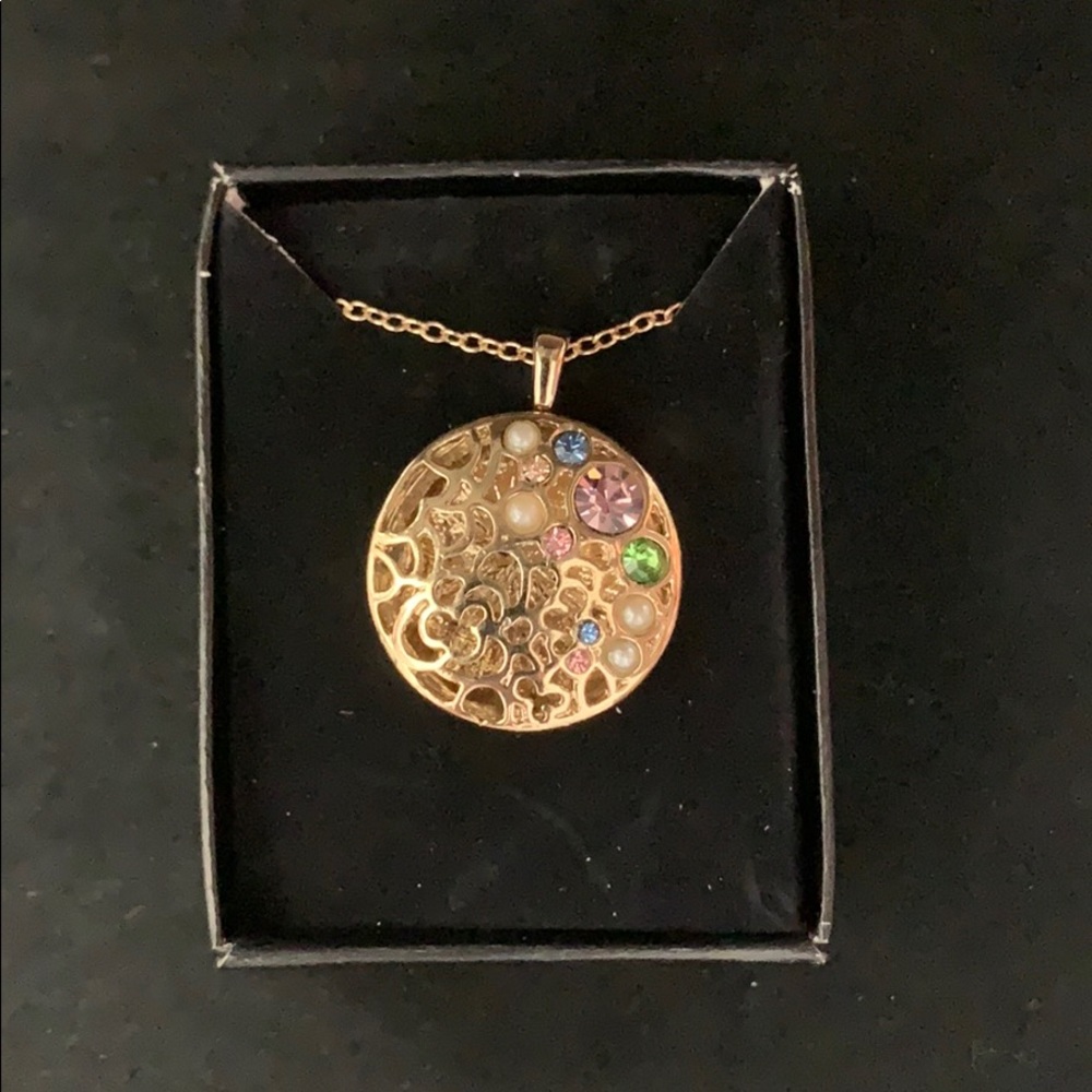 Pendant necklace